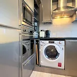 Lovely 1 Bedroom Apartment Edgware Road Central London