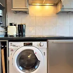 Lovely 1 Bedroom Apartment Edgware Road Central London